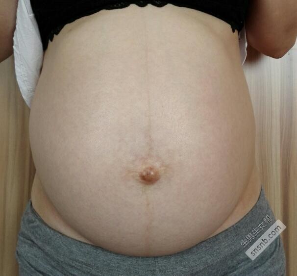 孕期男孩的肚子图片：这种形状的肚子是男孩吗？(图1)